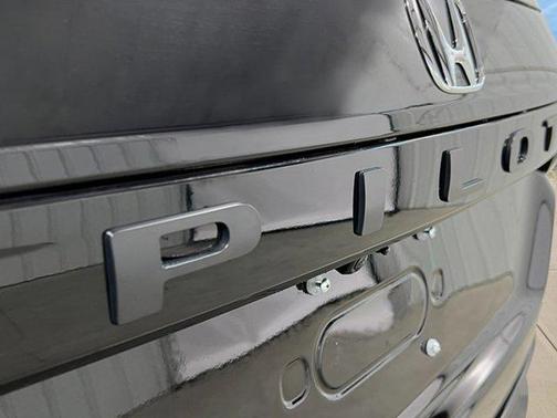 2025 Honda Pilot Touring 8-Passenger
