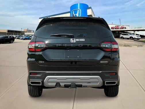 2025 Honda Pilot Touring 8-Passenger