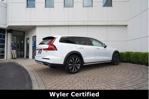 2020 Volvo V60 Cross Country T5