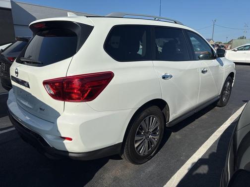 2020 Nissan Pathfinder SV