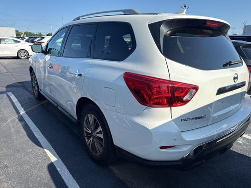 2020 Nissan Pathfinder SV