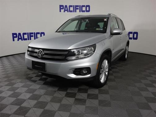 Photo 3 of 22 of 2012 Volkswagen Tiguan SE