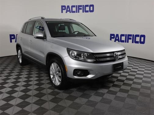 Photo 1 of 22 of 2012 Volkswagen Tiguan SE