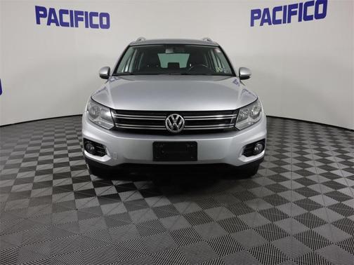 Photo 2 of 22 of 2012 Volkswagen Tiguan SE