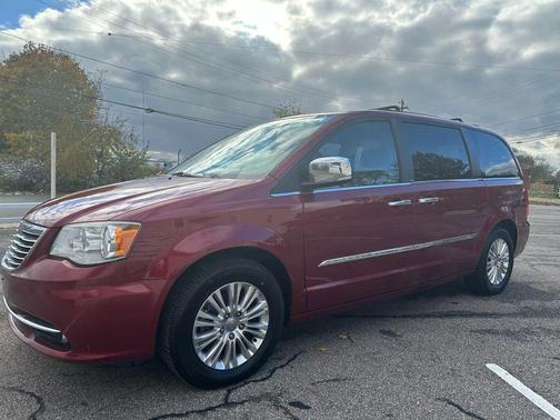 2013 Chrysler Town & Country Touring-L