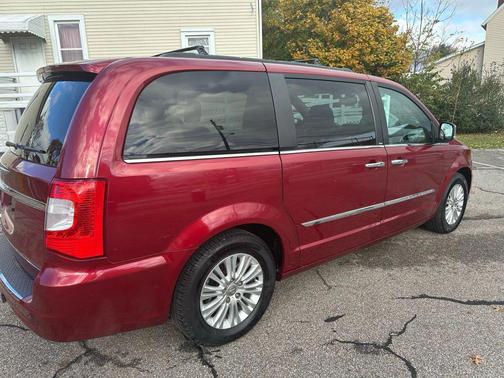 2013 Chrysler Town & Country Touring-L