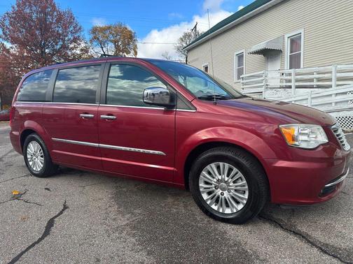 2013 Chrysler Town & Country Touring-L