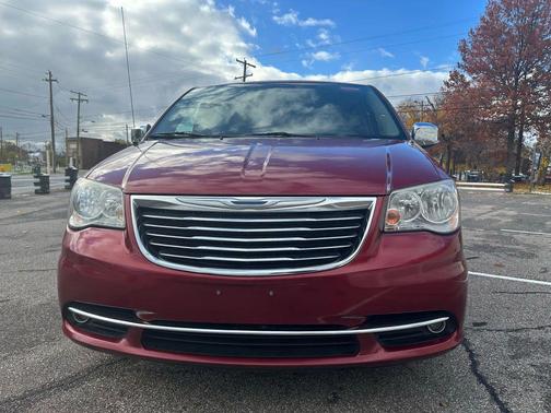 2013 Chrysler Town & Country Touring-L