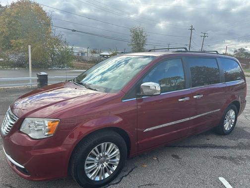 2013 Chrysler Town & Country Touring-L