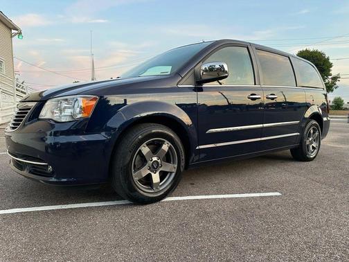 2013 Chrysler Town & Country Touring-L