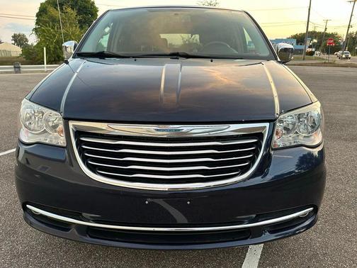 2013 Chrysler Town & Country Touring-L