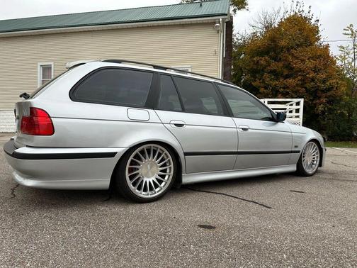 2001 BMW 525 525iT Wagon 4D