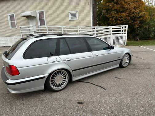 2001 BMW 525 525iT Wagon 4D