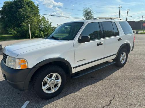 White 2004 Ford Explorer XLS