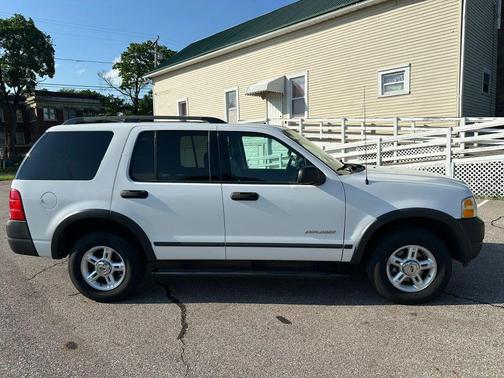 White 2004 Ford Explorer XLS