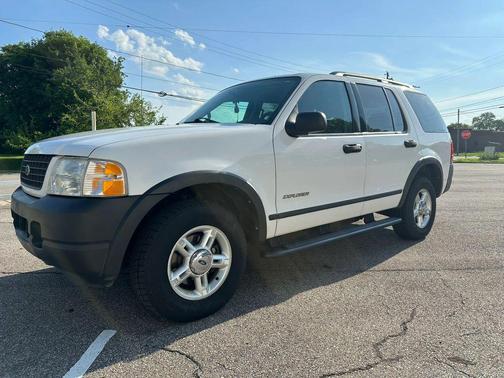 White 2004 Ford Explorer XLS