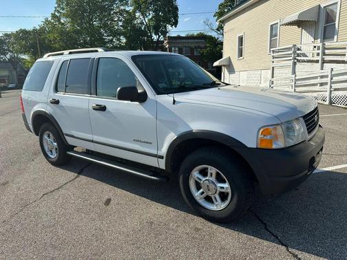 White 2004 Ford Explorer XLS