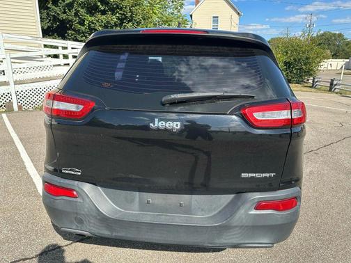 2017 Jeep Cherokee Sport