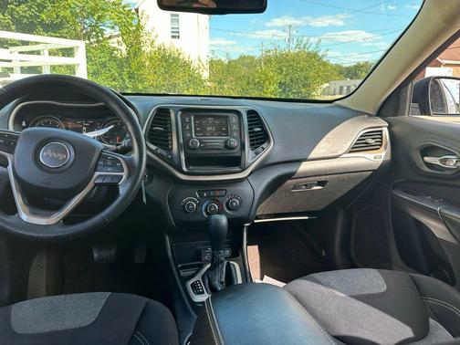 2017 Jeep Cherokee Sport