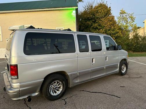 2000 Ford E150 Cargo