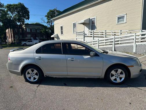 Silver 2007 Ford Fusion SE
