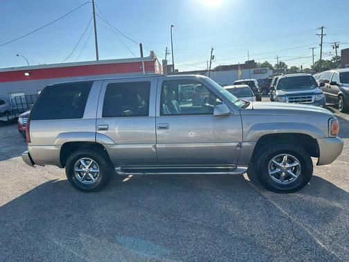 Gold 2000 Cadillac Escalade Sport