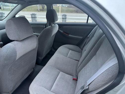 2004 Toyota Corolla LE