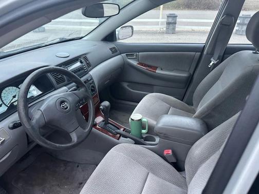 2004 Toyota Corolla LE