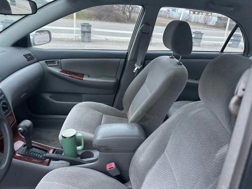 2004 Toyota Corolla LE