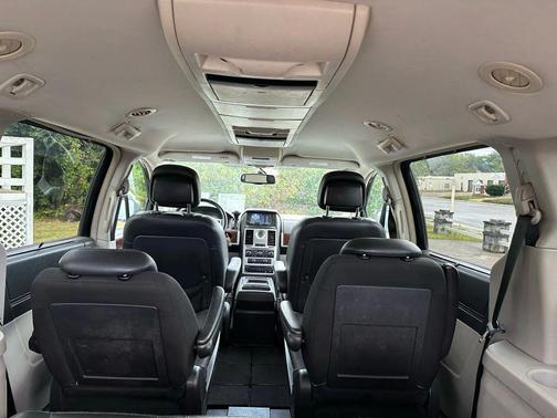 2010 Chrysler Town & Country Touring