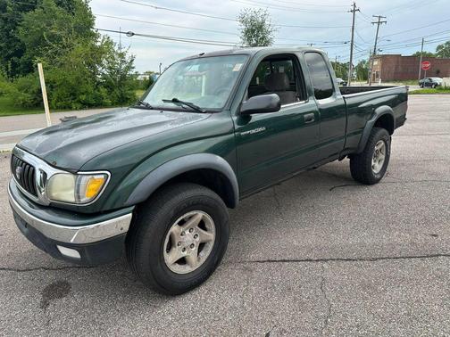Green 2003 Toyota Tacoma Xtracab