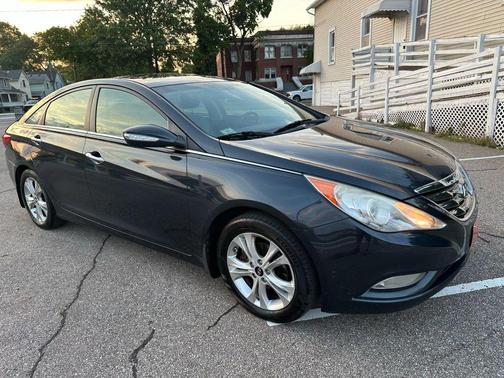 2011 Hyundai SONATA Limited
