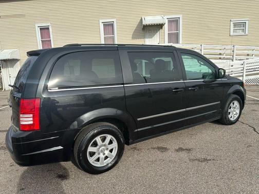 2010 Chrysler Town & Country Touring