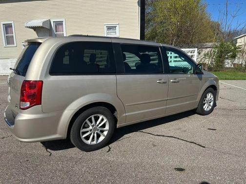 Gold 2016 Dodge Grand Caravan SXT