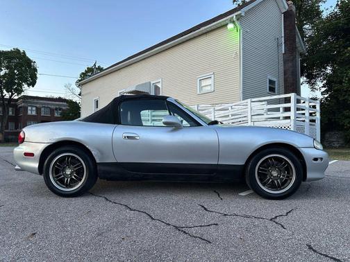 2002 Mazda MX-5 Miata LS