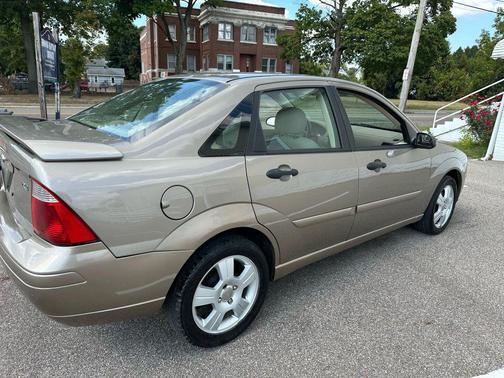 2005 Ford Focus ZX4 SE