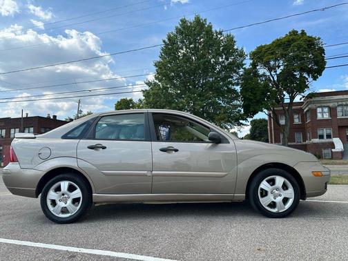 2005 Ford Focus ZX4 SE