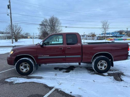 Red 2003 Toyota Tundra SR5