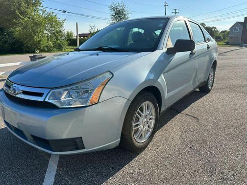 Blue 2009 Ford Focus SE