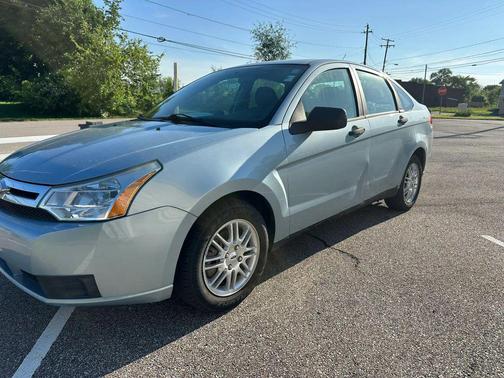 Blue 2009 Ford Focus SE