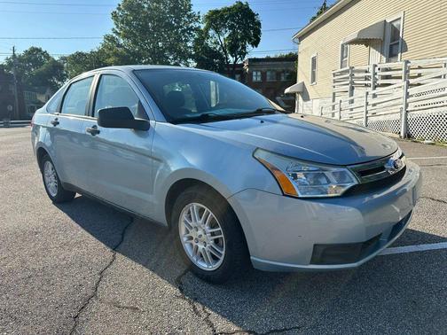 Blue 2009 Ford Focus SE