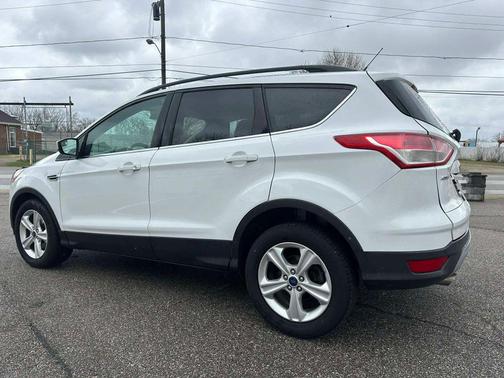White 2016 Ford Escape SE