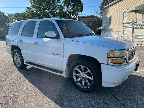 White 2003 GMC Yukon Denali