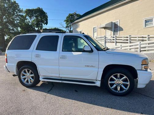 White 2003 GMC Yukon Denali