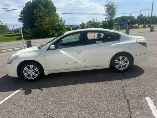 White 2012 Nissan Altima 2.5 SL