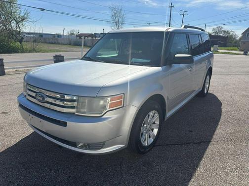 Silver 2011 Ford Flex SE