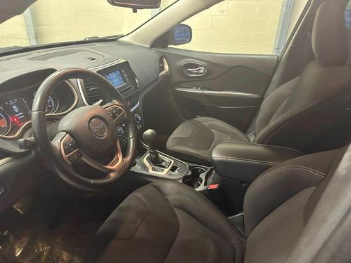 2015 Jeep Cherokee Sport