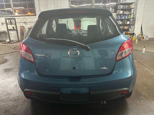 2011 Mazda Mazda2 Touring