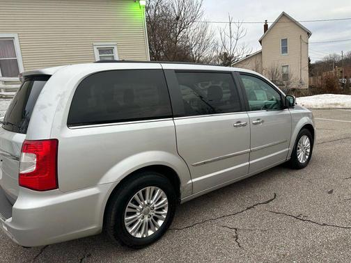 2011 Chrysler Town & Country Touring-L