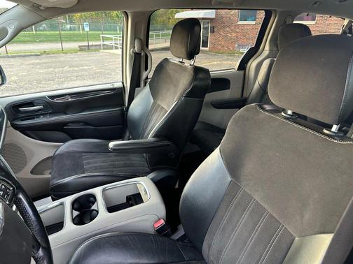 2014 Chrysler Town & Country Touring-L